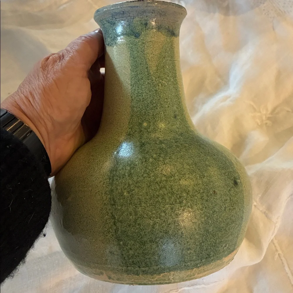Green Ceramic Vase Vtg Green/Light Green W/Dark Interior Beautiful Side Ombré